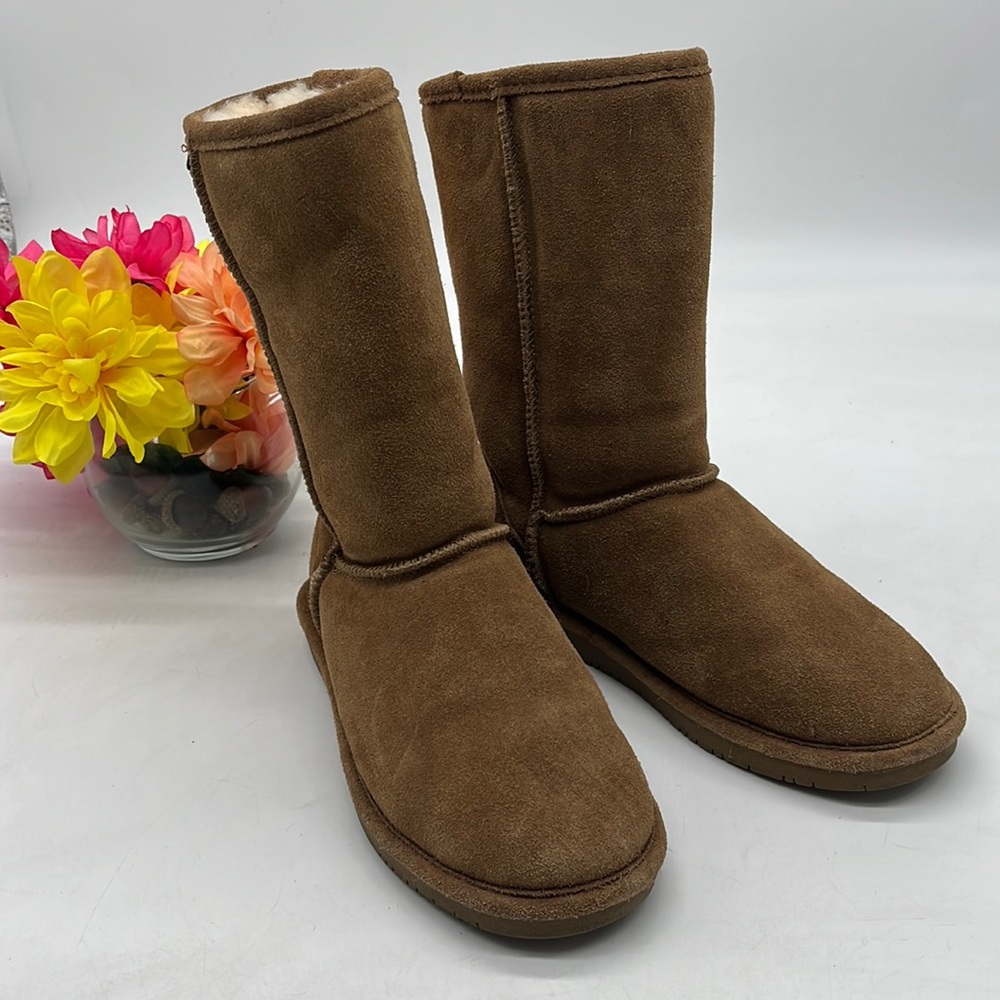 Bearpaw Tan Suede Boots with Shearling Wool.